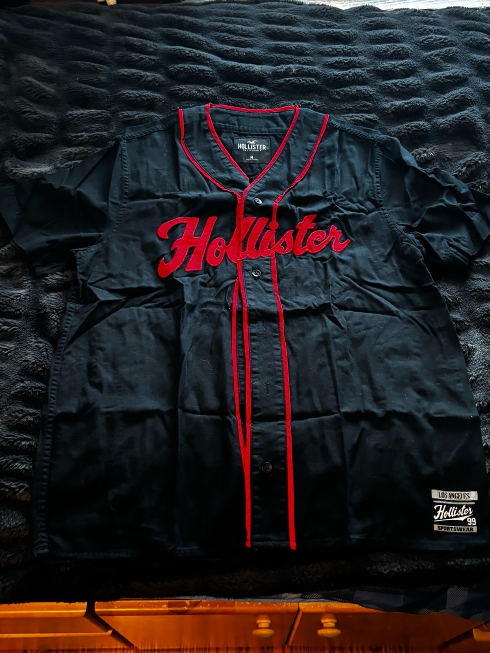 Hollister Men’s Black Baseball Jersey with Red Trim